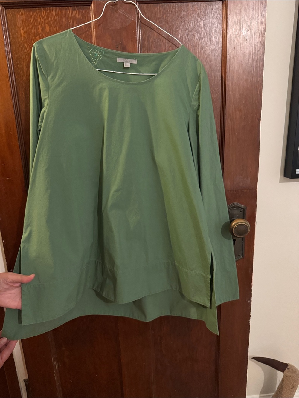 Beautiful Long-Sleeve Womens Top with embroidered patches